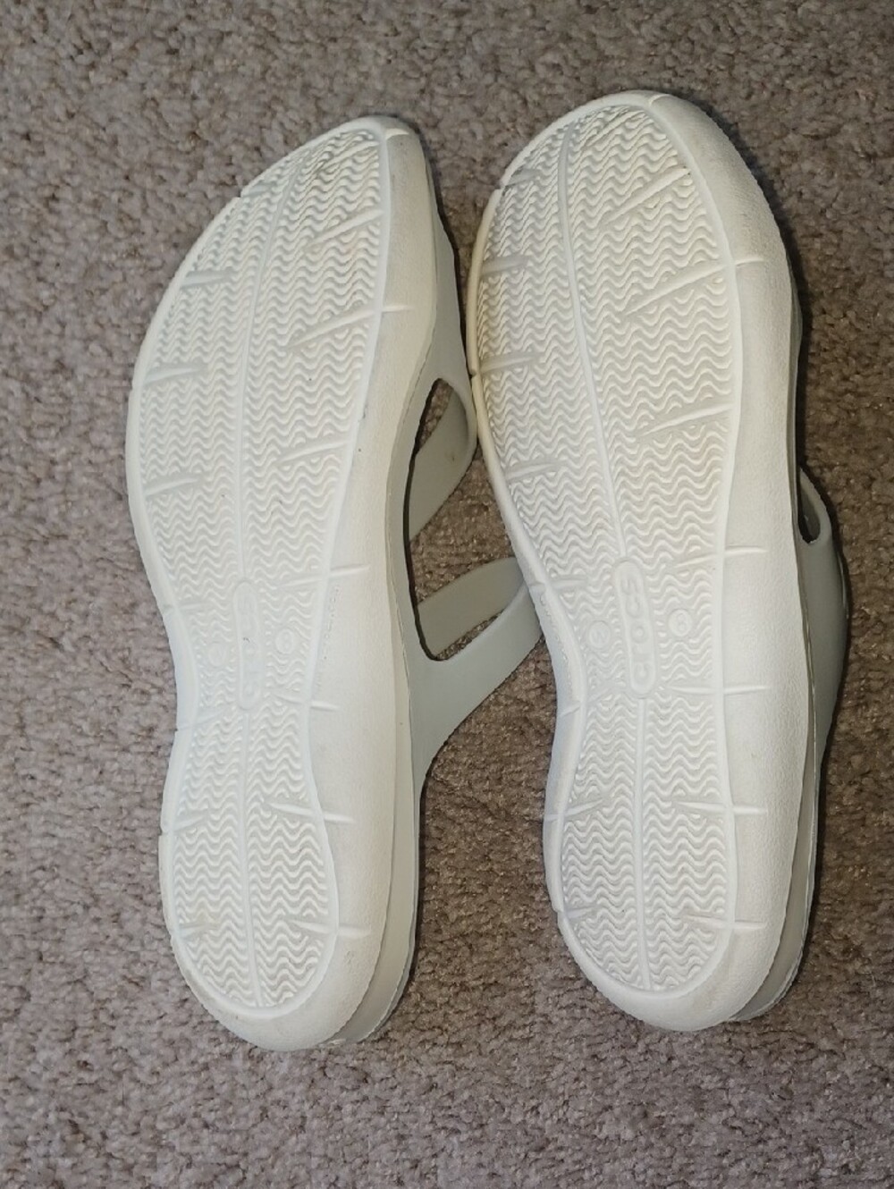CROCS Women’s Gray and White Strappy Slide Sandals Sz 8 - Picture 4 of 4